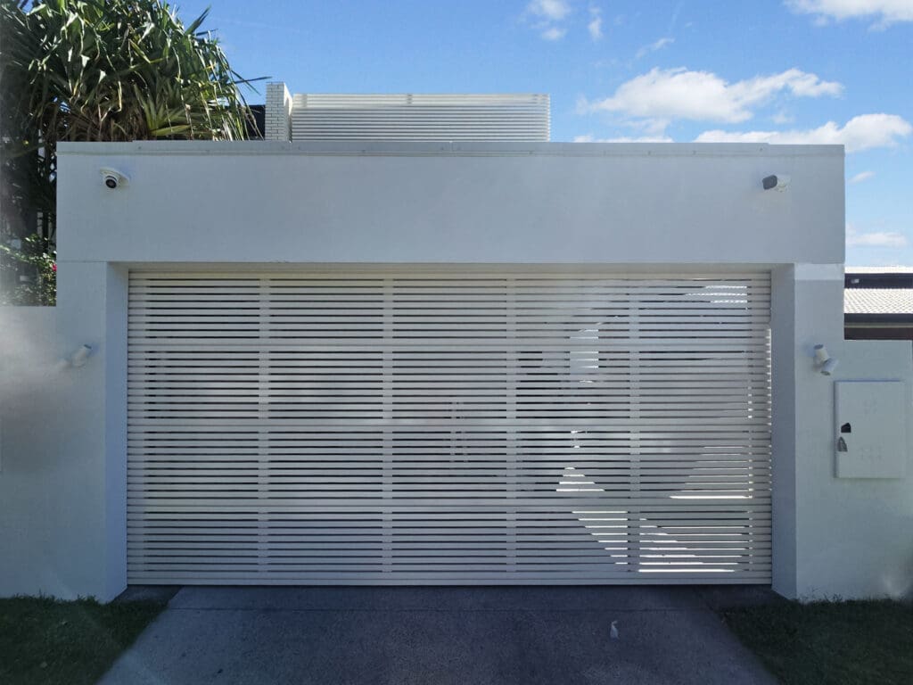 Danmar Horizontal Aluminium Batten Panel in Mother of Pearl Gloss Gliderol - Gliderol